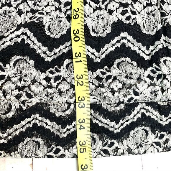 NWT Juniors City Studio Black & Cream Floral Lace Fit and Flare Dress Size 3 - Picture 9 of 10